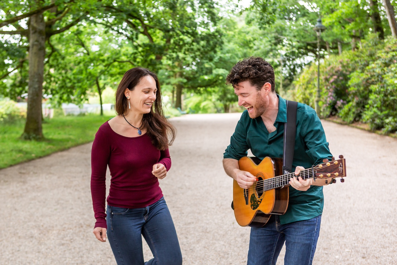 Social dance in Mezrab met La Réveilleuse en Trio Baftig